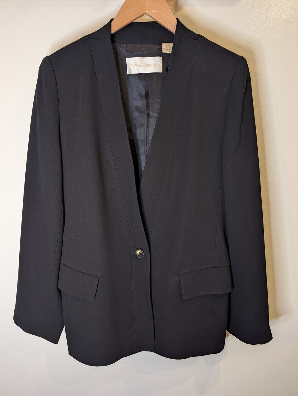 Dana Buchman Black Collarless One Button Blazer Size 8 Structured Shoulder 80s